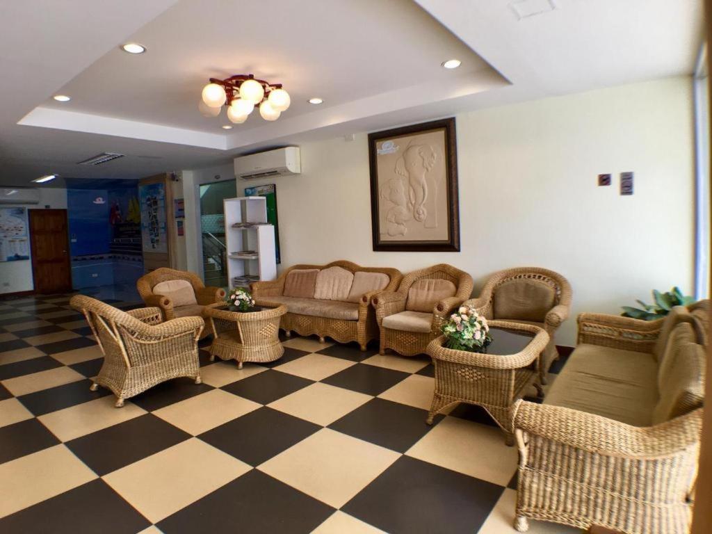 Trat Center Hotel Exterior foto