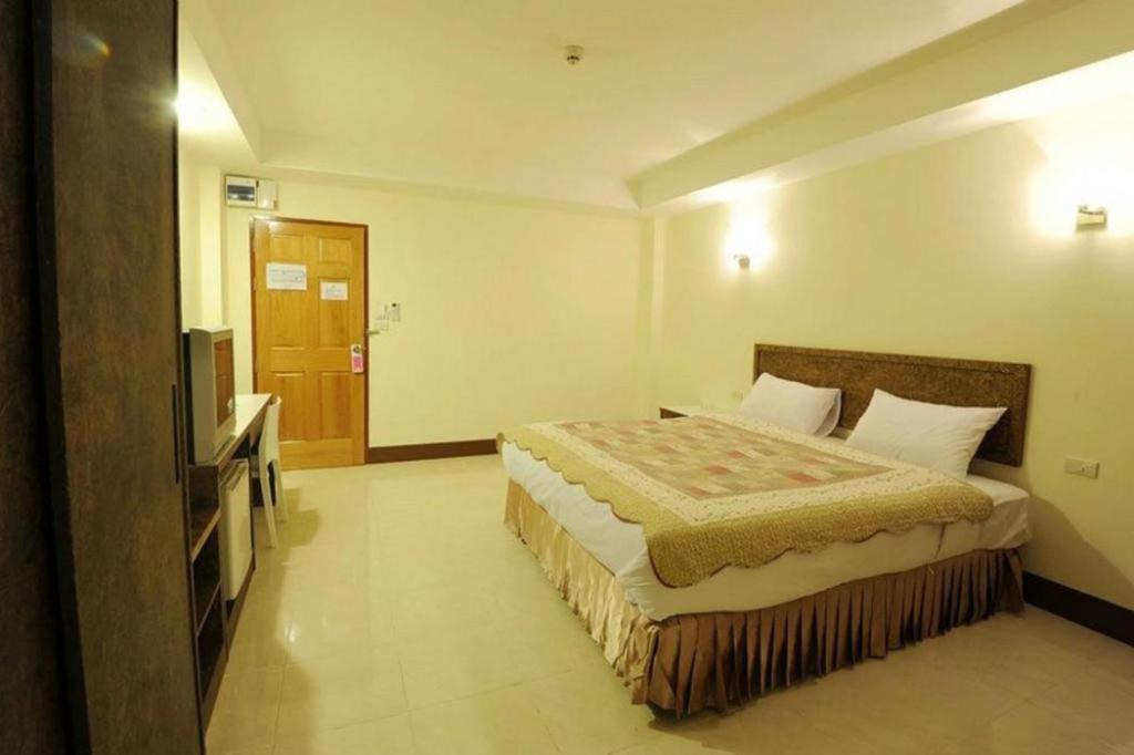 Trat Center Hotel Exterior foto